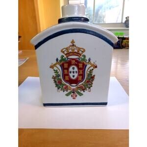 Chinese Oriental Accent Tea Caddy Blue and White with a Crest No Lid
